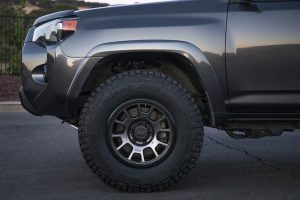 Relations Race Wheels (RR5-S) Gunmetal on MGM 4Runner