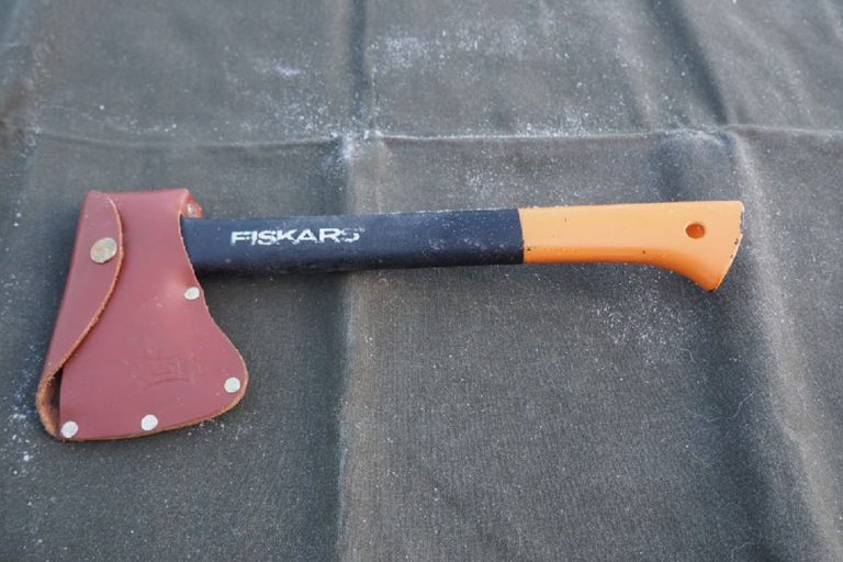 3 Types Of Axes (Reviews) For OffRoading and Overlanding