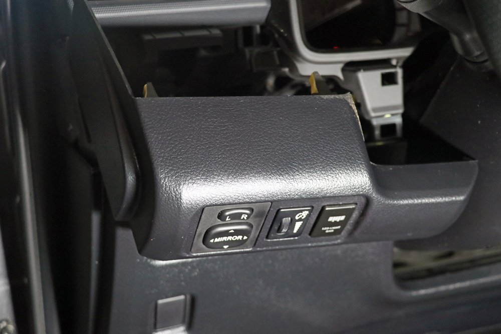 sPOD BantamX 8-Circuit Switch System Review + Step-By-Step Install For 5th Gen 4Runner: Step 4. Remove "Mini-Dash"