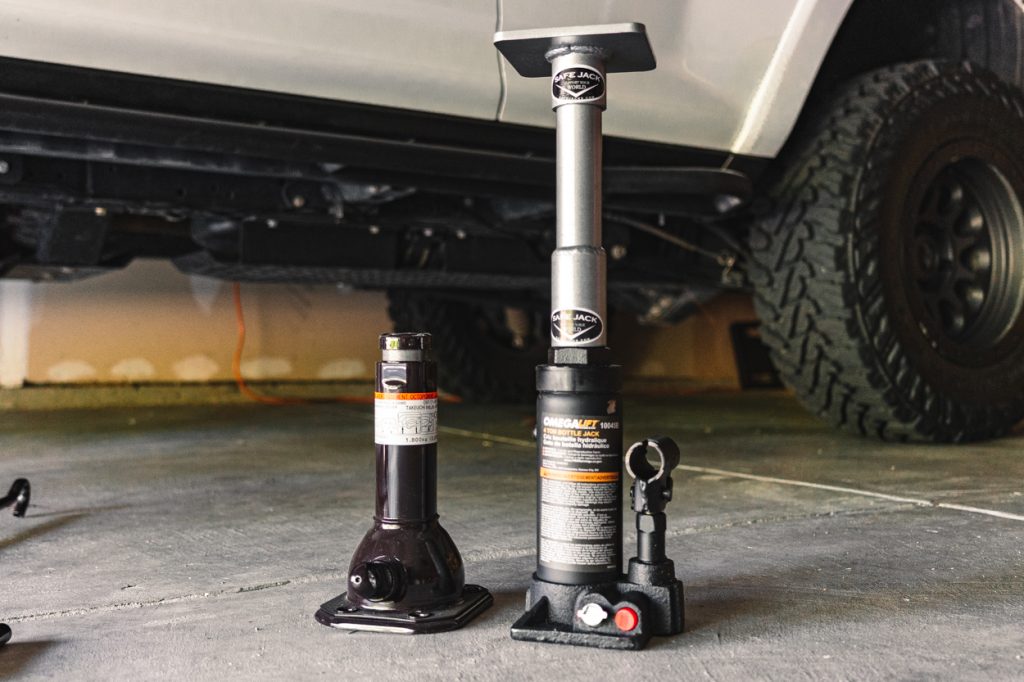 Floor Jacks vs Bottle Jacks Comparison & Which Is Right For You