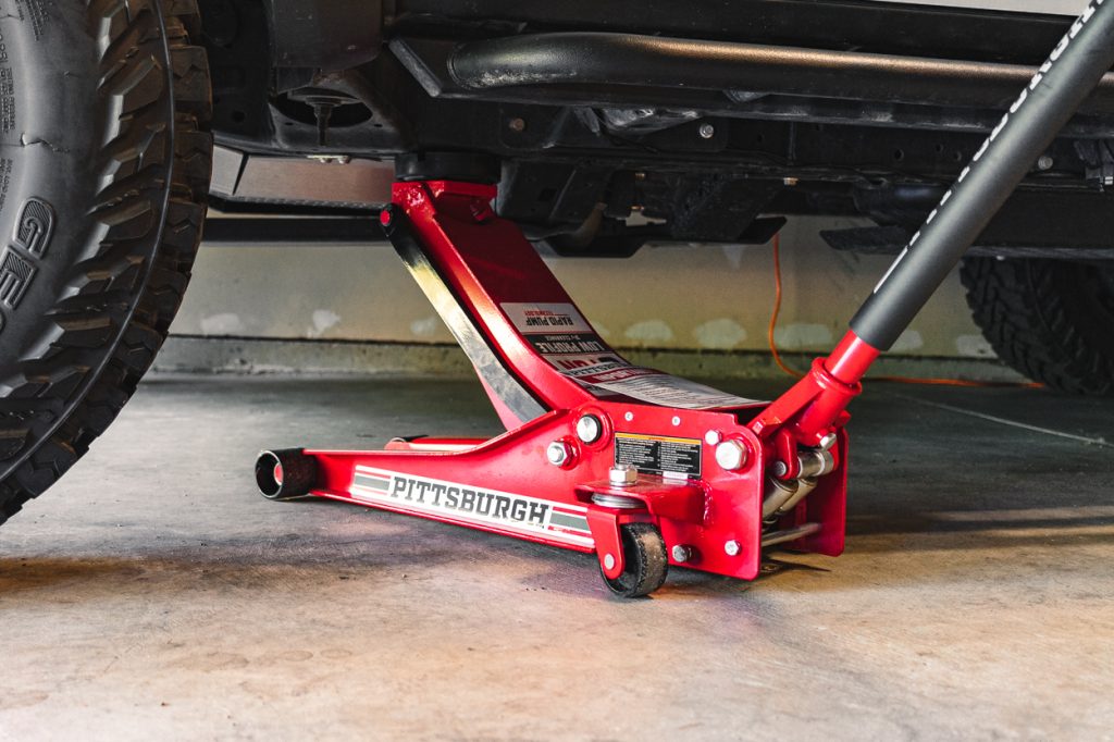 Floor Jacks vs Bottle Jacks Comparison & Which Is Right For You