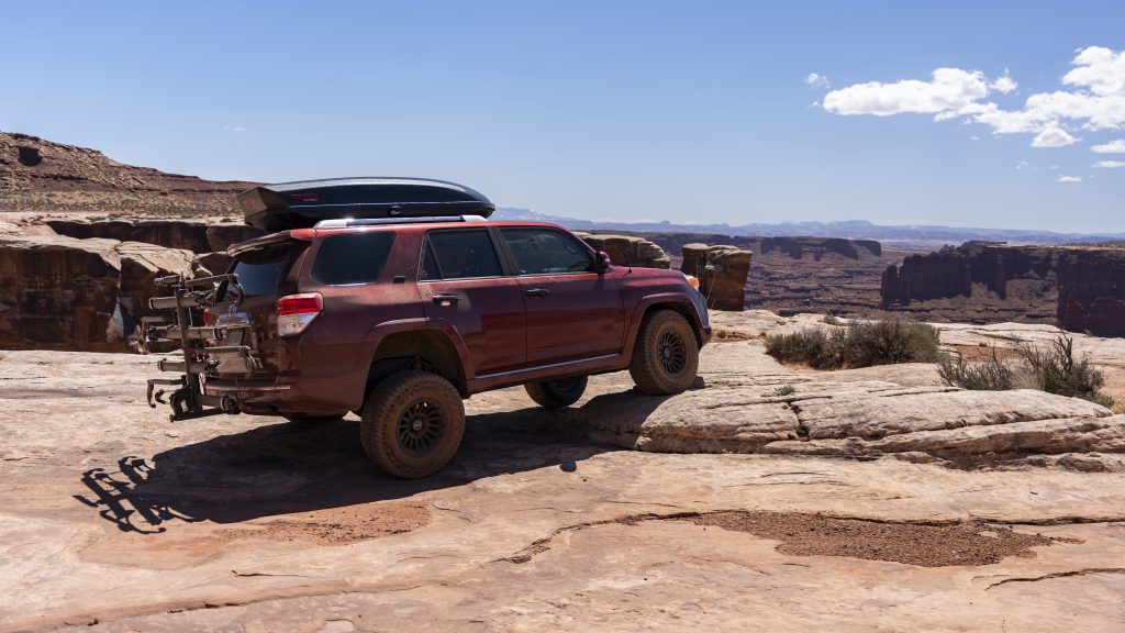 4Runner Flexing On Rocks In Moab