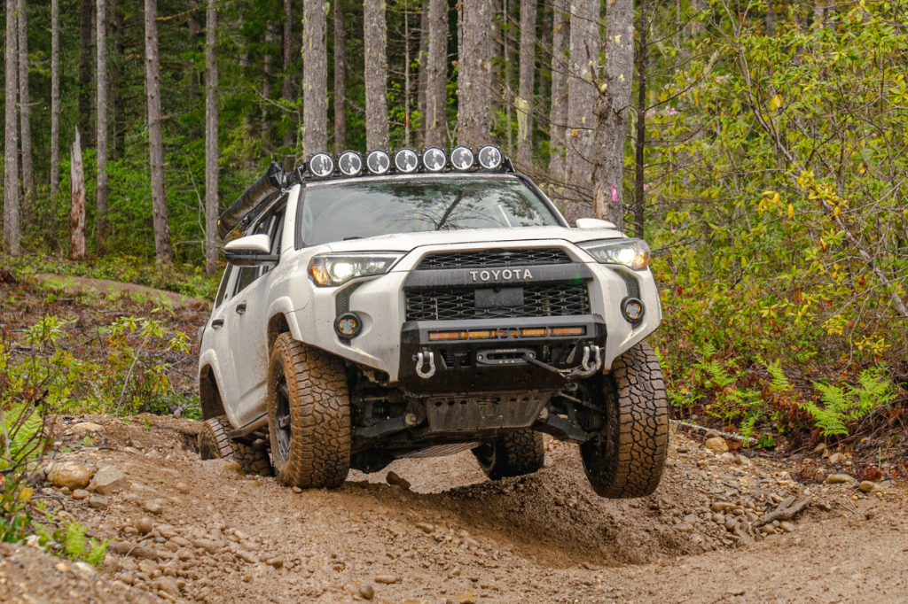 5th Gen 4Runner with Prinsu Roof Rack and SmittyBilt Awning