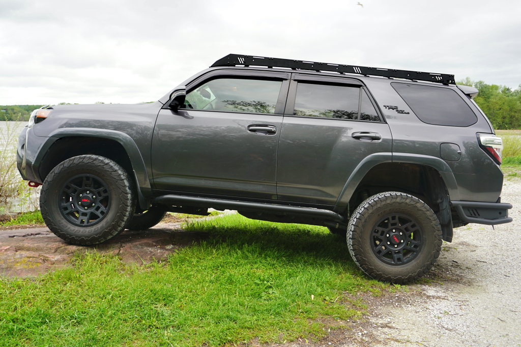 5th Gen 4Runner With Ironman 4x4 Heavy Duty Side Steps