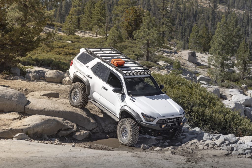 Prinsu Pro Roof Rack With KC HiLiTES Gravity Pro6 Light Bar On White 6th Gen 4Runner