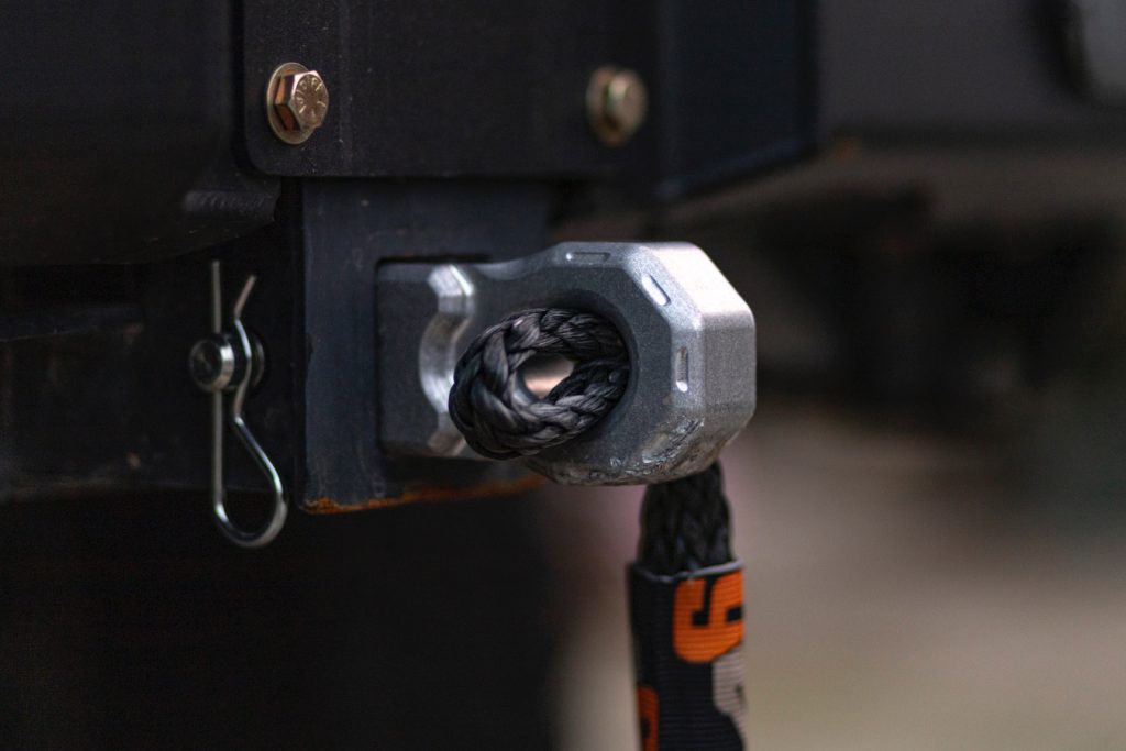 Recovery Hitch Receiver With Soft Shackle Tip