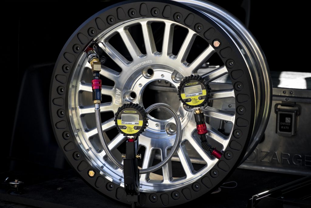 Power Tank Monster Valves + Schrader Valve On RRW Beadlock Wheels